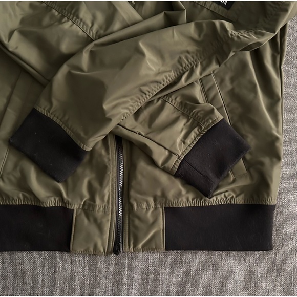 Hollister Men's Full Zip Hooded Jacket - Picture 5 of 8